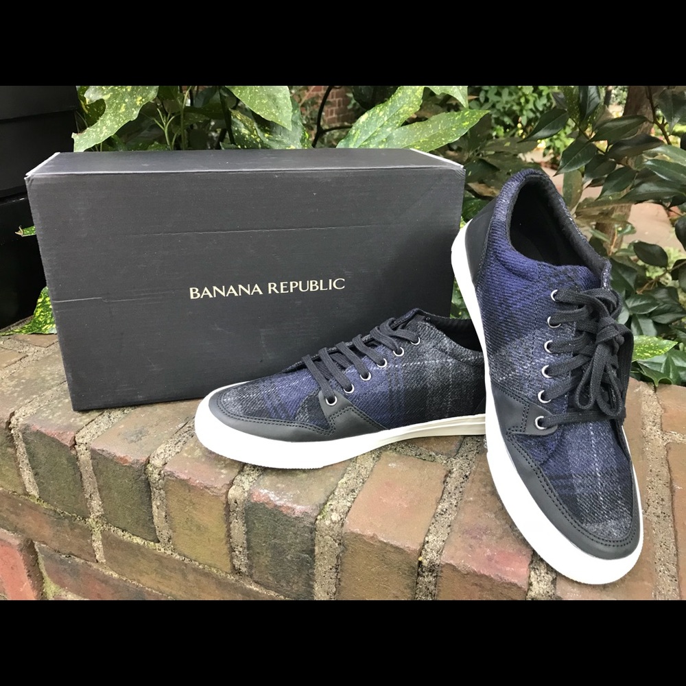 New in Box Banana Republic Jacob Plaid Sneakers